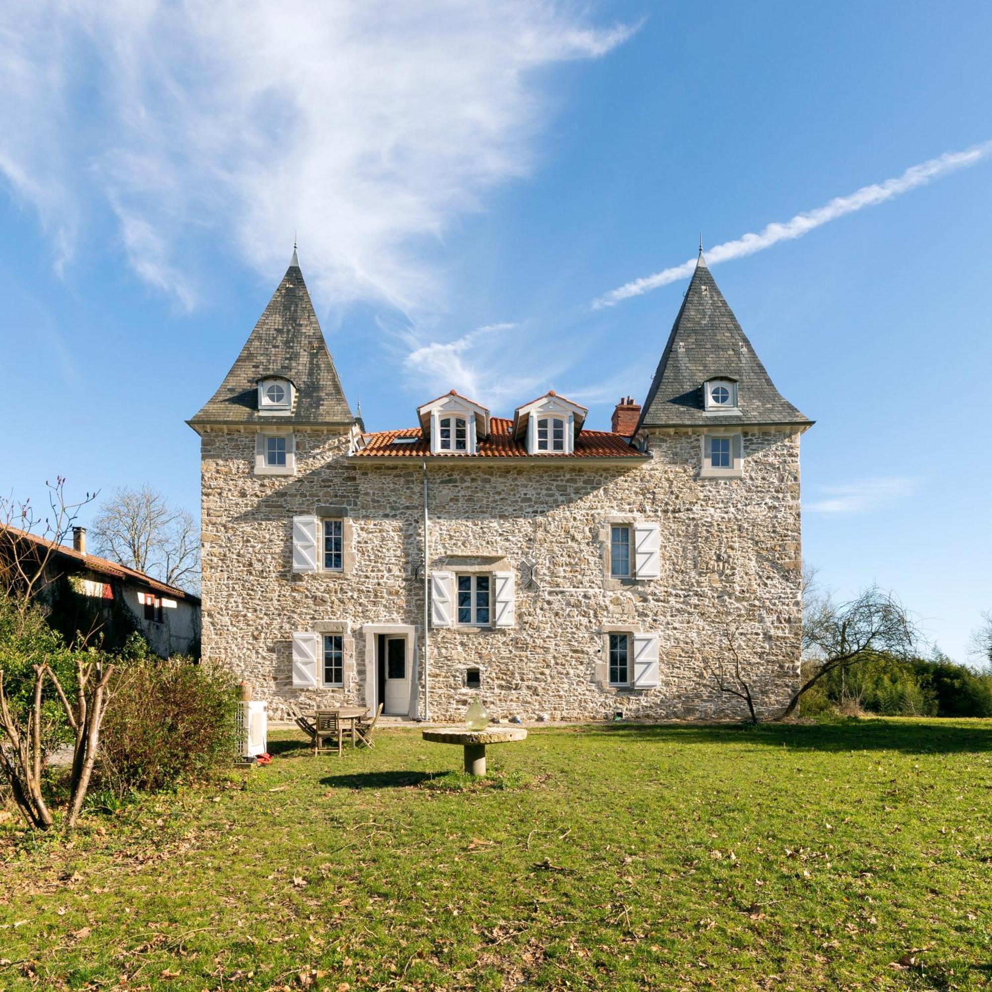 Chateau De Souhy Urcuit Extérieur photo